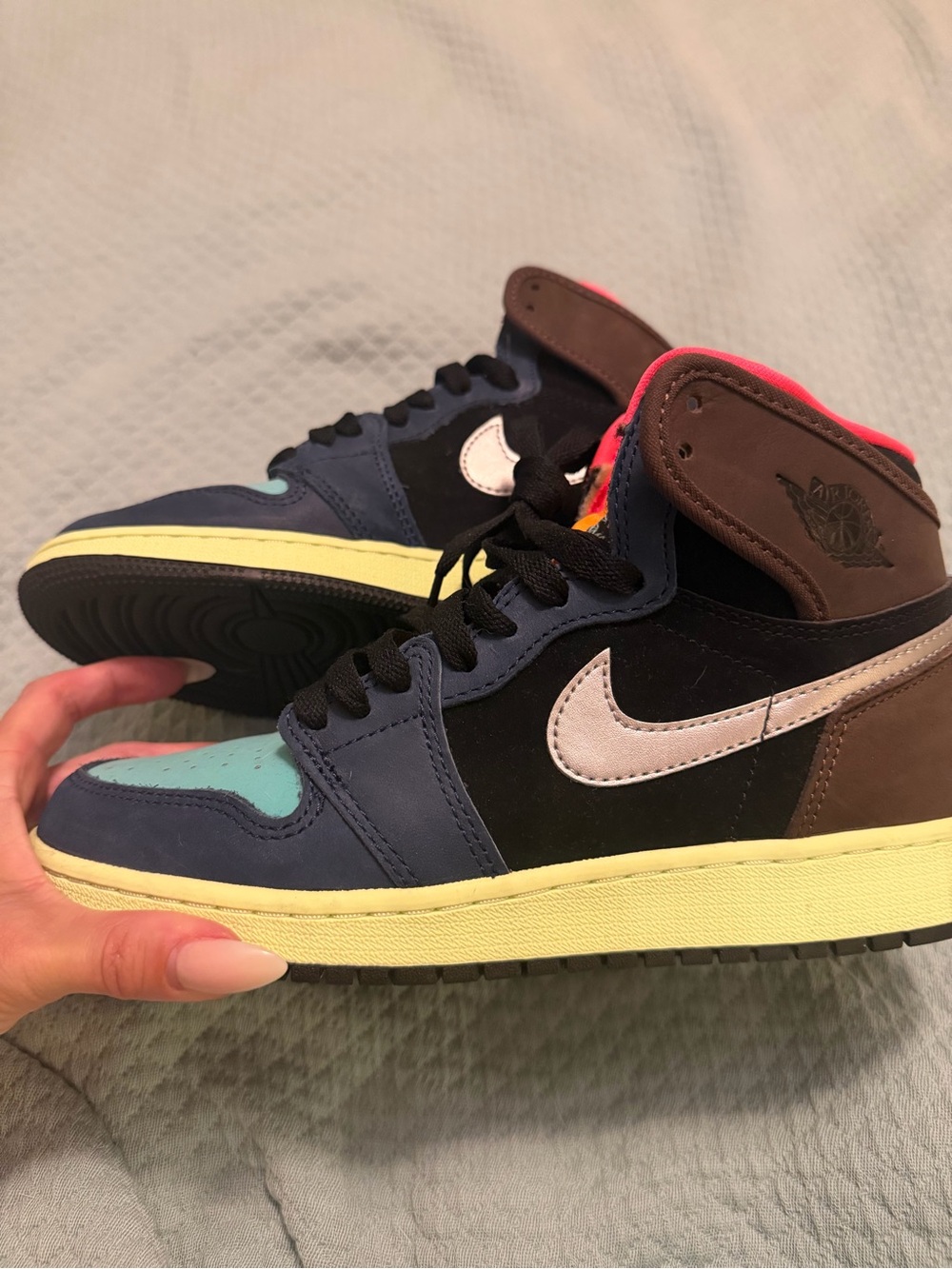 Air Jordan 1 Retro High OG GS Tokyo Bio Hack Size 5.5Y / Women’s 7